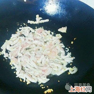 黄花菜炒肉丝怎么炒好吃 木耳黄花菜炒肉的做法