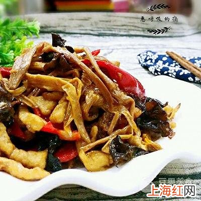 黄花菜炒肉丝怎么炒好吃 木耳黄花菜炒肉的做法