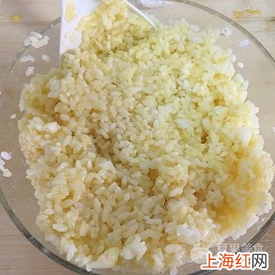 蛋炒饭的制作过程 蛋炒饭的基本做法