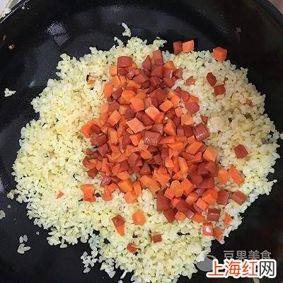 蛋炒饭的制作过程 蛋炒饭的基本做法