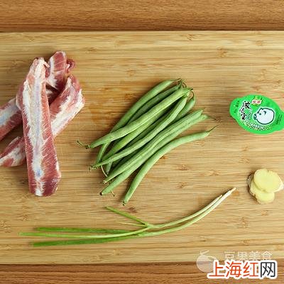 排骨炖豆角的家常做法 排骨炖豆角做法