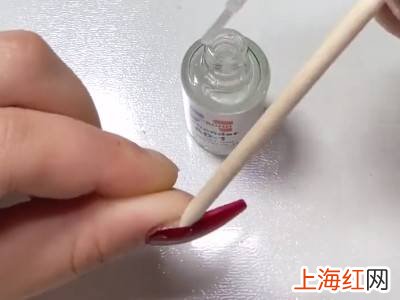 指甲胶水用什么溶解