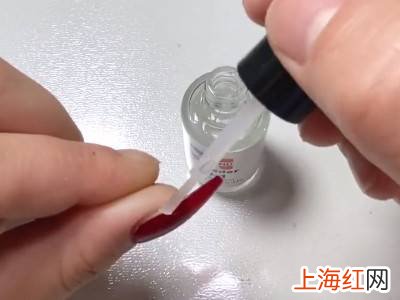 指甲胶水用什么溶解