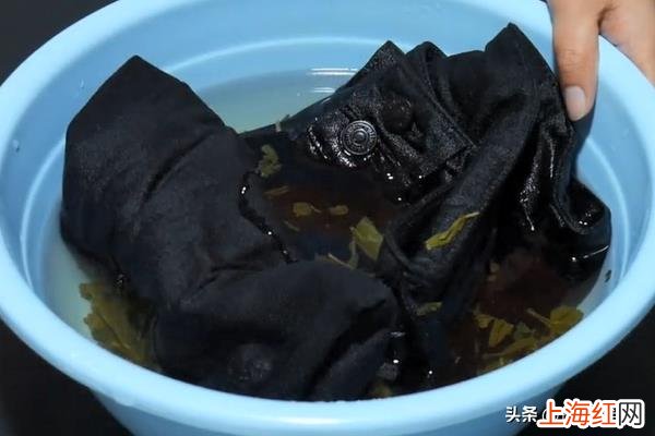 裤子掉色很严重怎么办 裤子掉色怎么处理可以不掉色