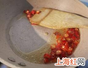 鸡爪炒辣椒怎么做