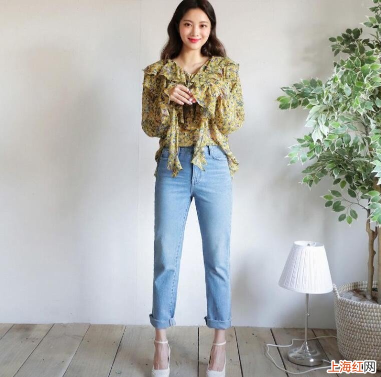 花上衣配什么裤子
