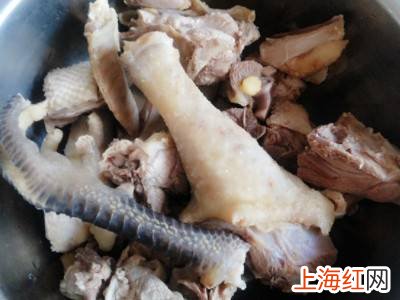 公鸡汤怎么炖好喝又营养