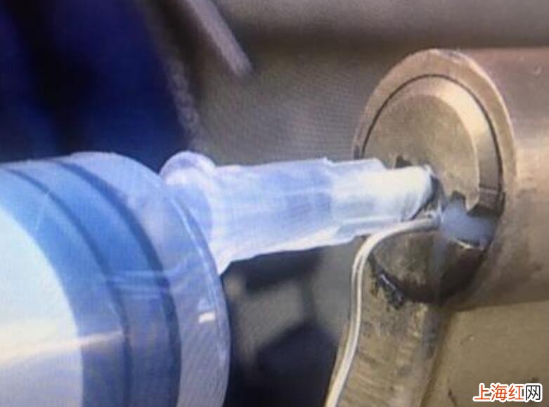 门锁被灌上胶水怎么办