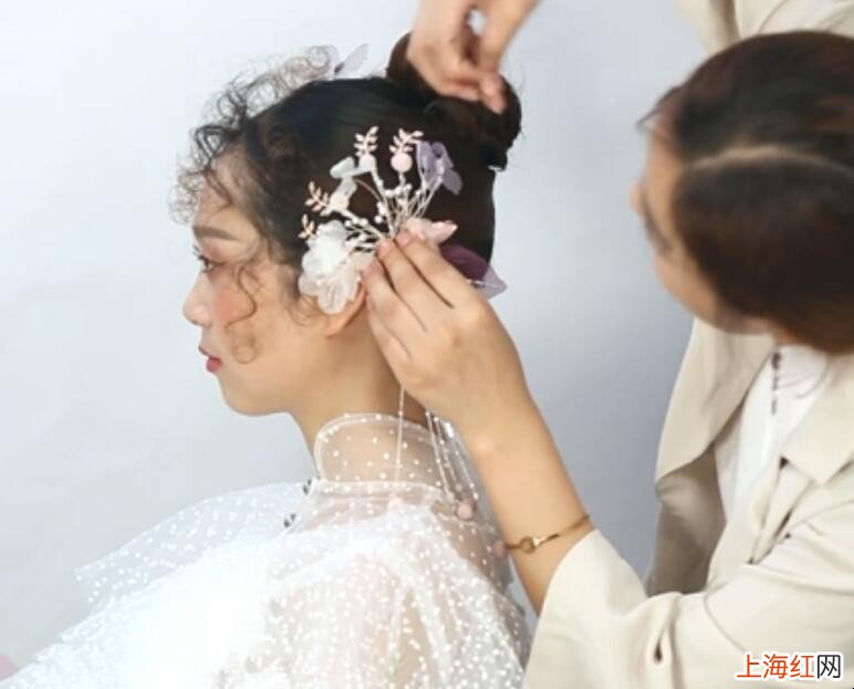 新娘丸子头如何做