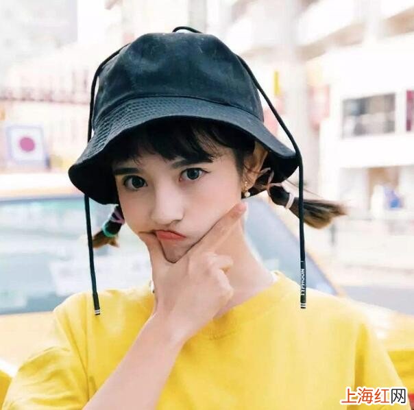 戴渔夫帽怎样扎头发