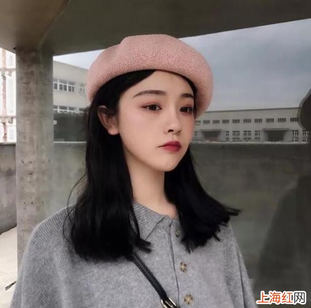 戴渔夫帽怎样扎头发