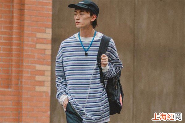 棒球帽怎么搭配衣服
