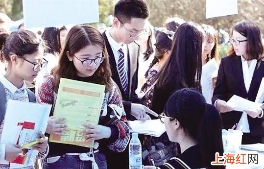 年轻人就业时会关注哪些方面