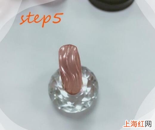 水波纹美甲怎么做