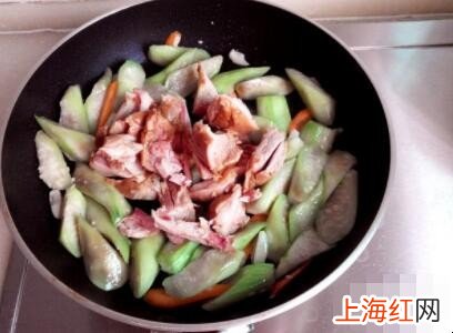 丝瓜炒鸡肉的做法是什么