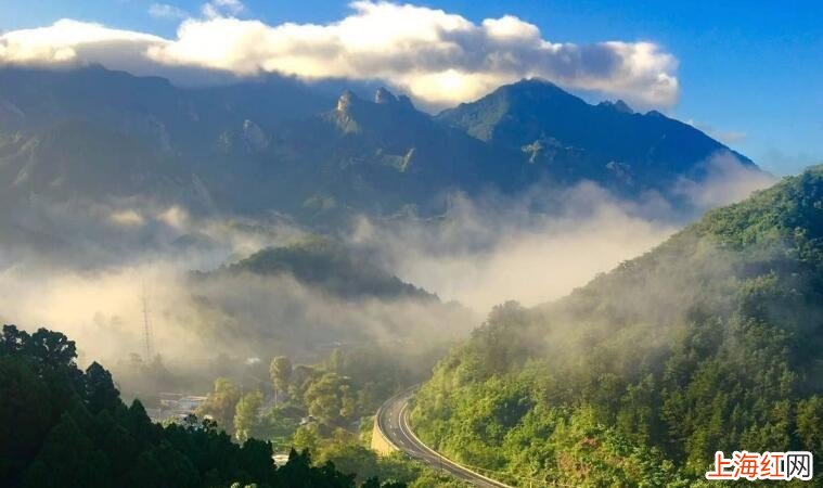 半山腰飘浮的是云还是雾