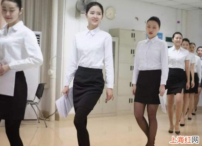 大学生面试怎么着装