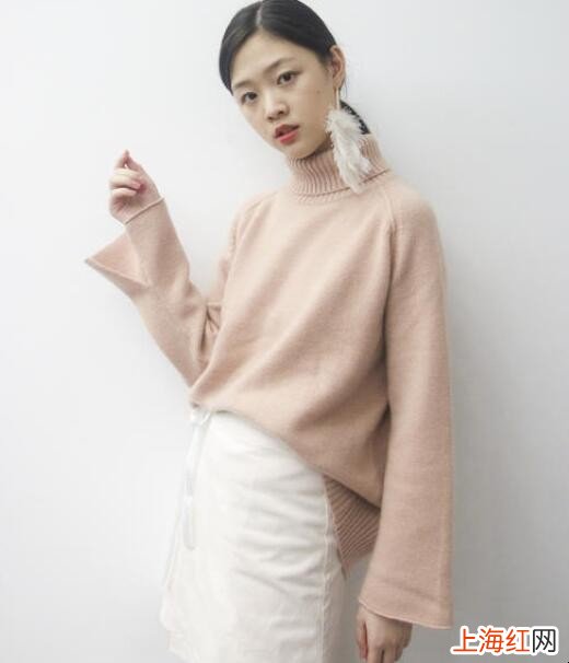 怎样搭配衣服显白