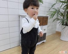 幼儿背带裤购买要注意什么