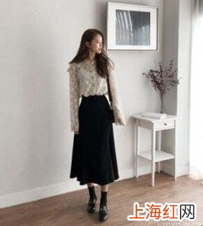 黑长裙配什么上衣好看