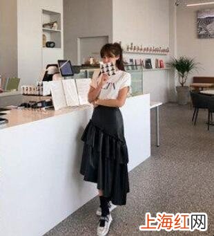 黑长裙配什么上衣好看