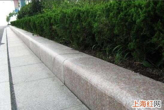侧方位停车怎么看距离边30厘米