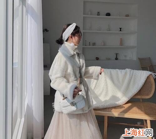 冬季纱裙怎么搭配好看