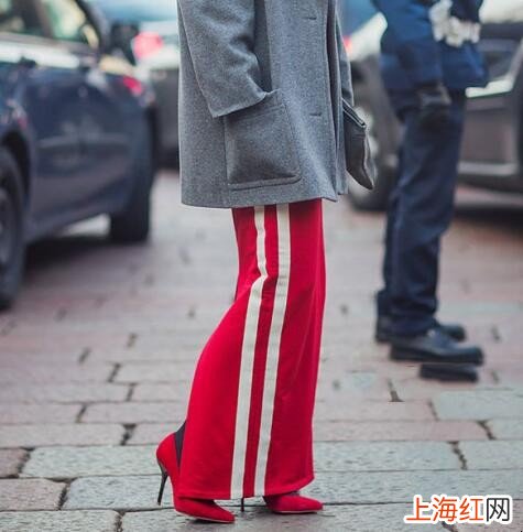 校服裤配什么鞋子好