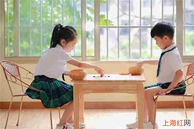 如何给孩子挑选兴趣班老师呢 如何给孩子挑选兴趣班老师