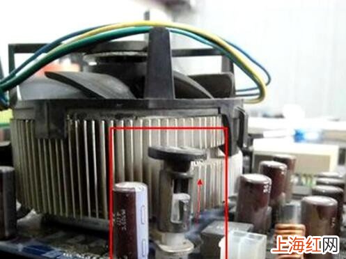 台式电脑主板上的风扇怎么拿下来
