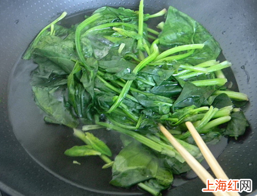 菠菜炒肉怎么弄