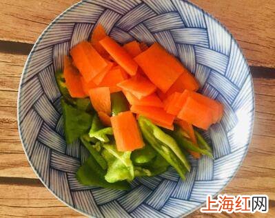 炒白色的蘑菇怎么炒好吃