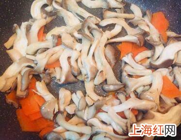 炒白色的蘑菇怎么炒好吃