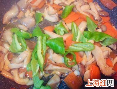 炒白色的蘑菇怎么炒好吃