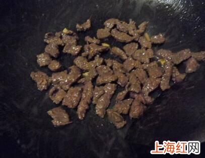 湖南炒牛肉是怎么炒的