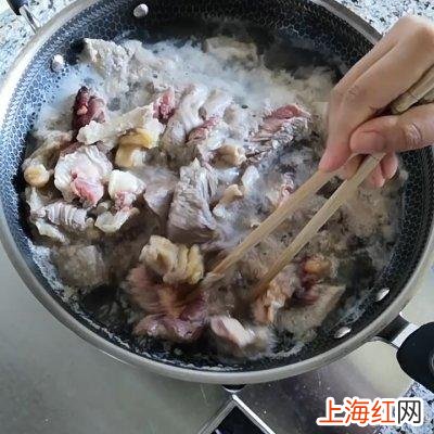 爆好吃的无水炖牛腩 美食家常炖牛腩的做法