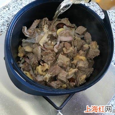 爆好吃的无水炖牛腩 美食家常炖牛腩的做法