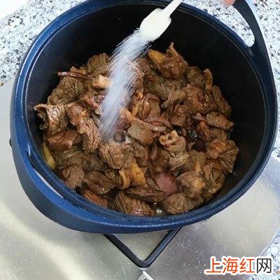 爆好吃的无水炖牛腩 美食家常炖牛腩的做法