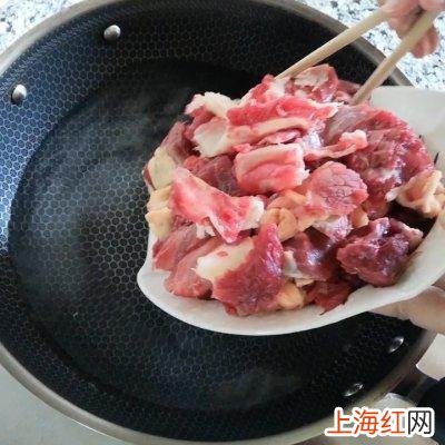 爆好吃的无水炖牛腩 美食家常炖牛腩的做法